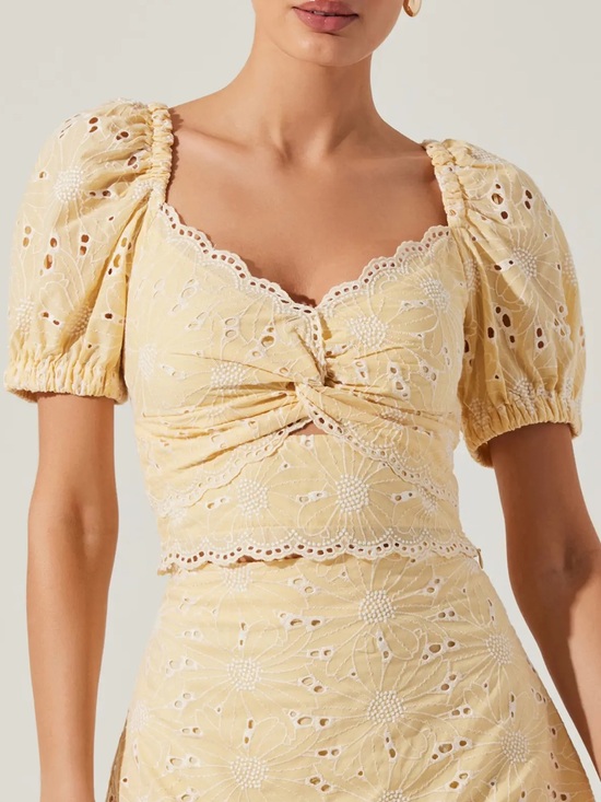 Astr Tops - ASTR The Label Yellow Eyelet Tie-Front Puff Sleeve Crop Top size Extra Small